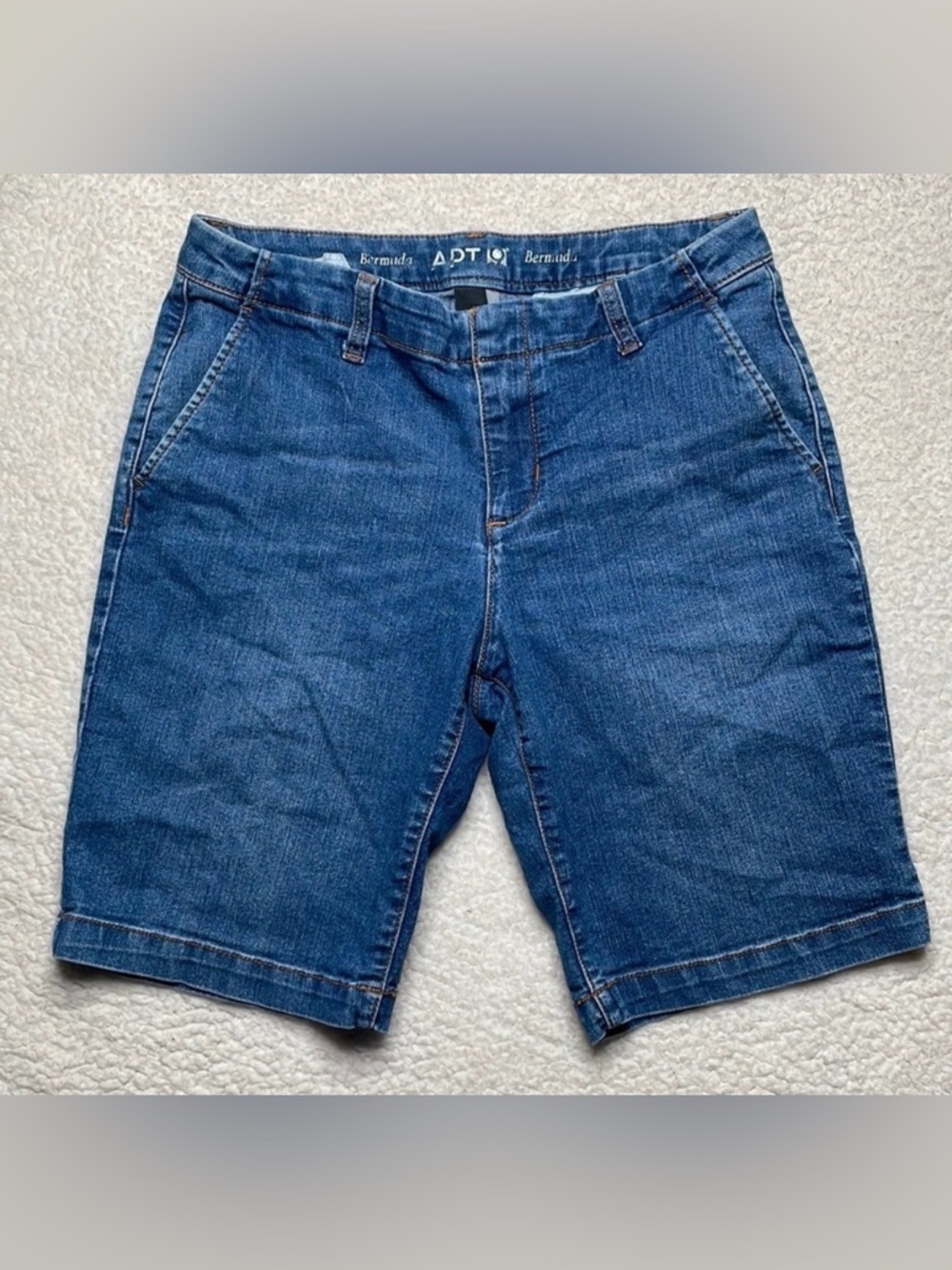 Apt 9 Bermuda Denim Jean Shorts Soft Size 8